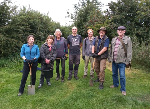 6 badger vaccination volunteers with Gary Cragg, the badger vaccination scheme BEVS project officer. 